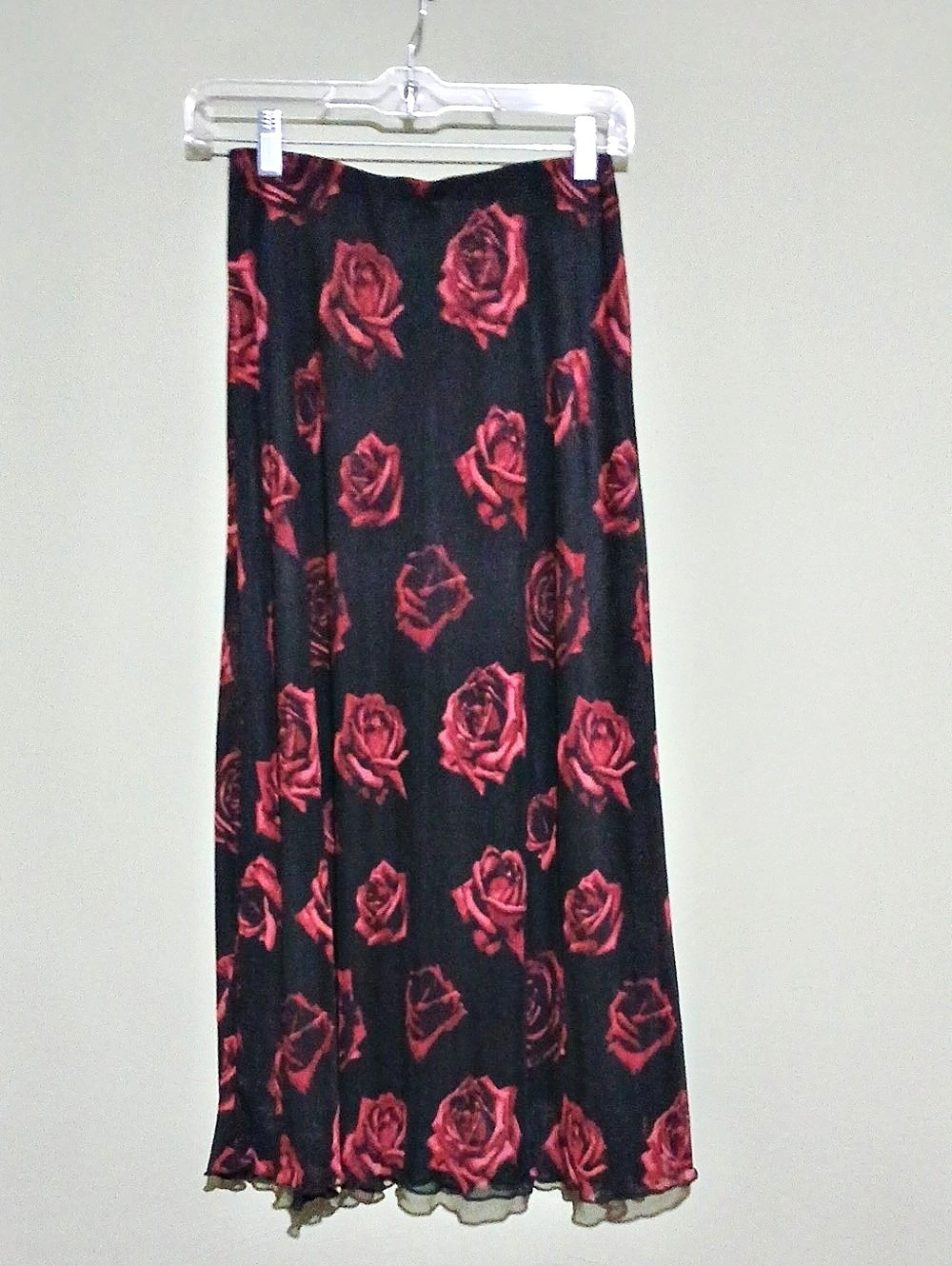 Cosmic Aura Rose Applique Mesh Midi Skirt Floral Mesh Midi Skirt in Black & Red